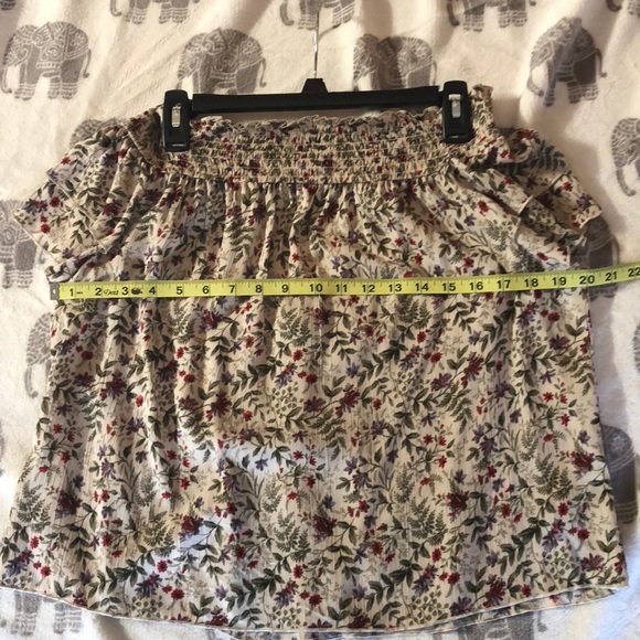 A. Byer Off Shoulder Ruffle Floral Top - Picture 5 of 6